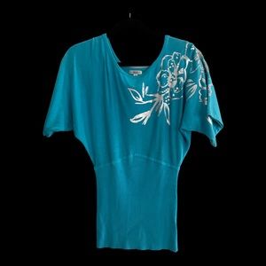 Woman’s Caché sweater Top